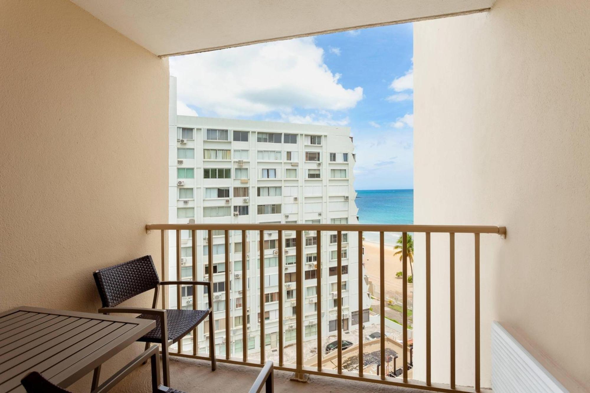 Courtyard By Marriott Isla Verde Beach Resort San Juan Eksteriør bilde